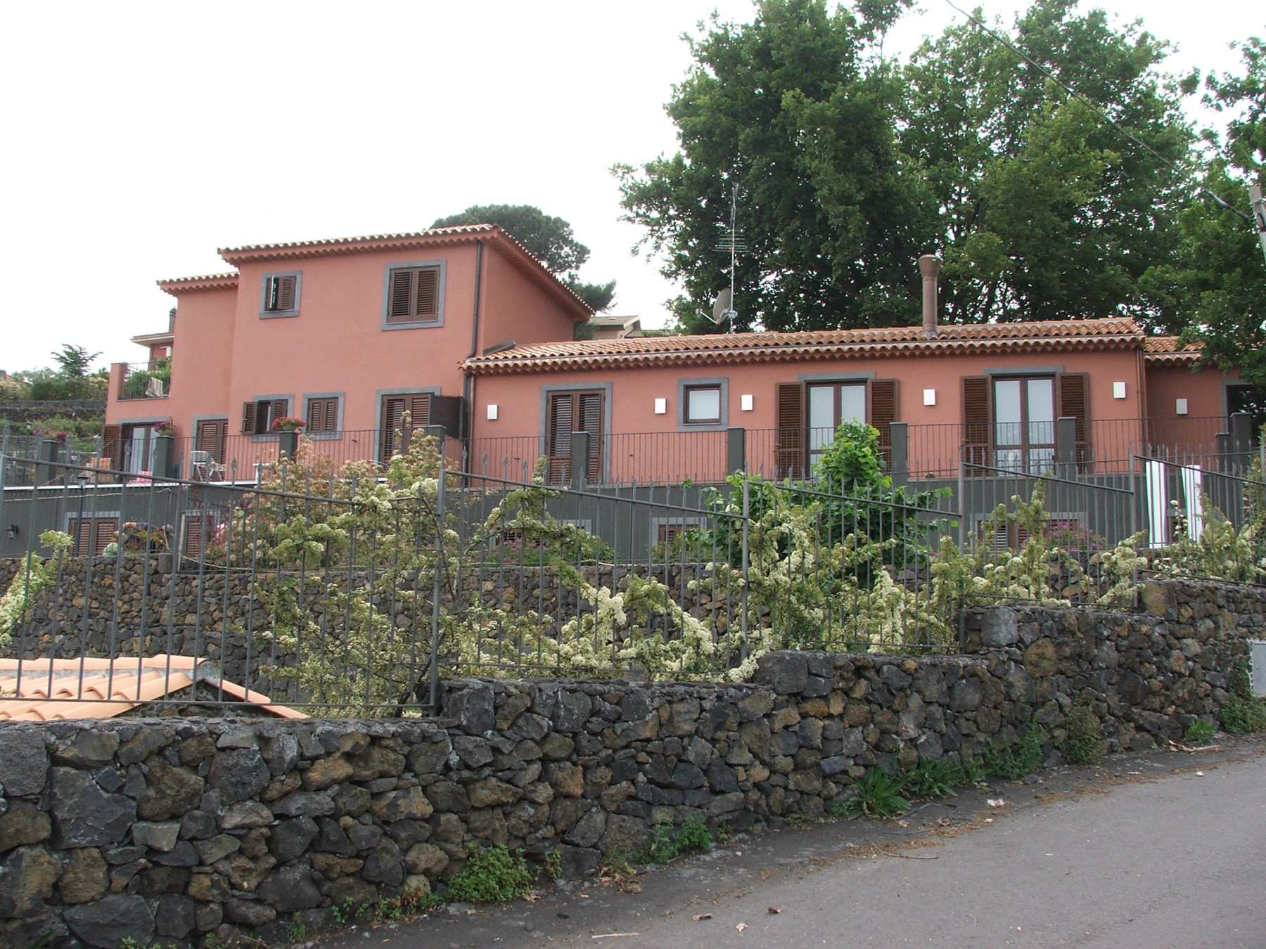 villa bifamiliare stile siciliano viagrande